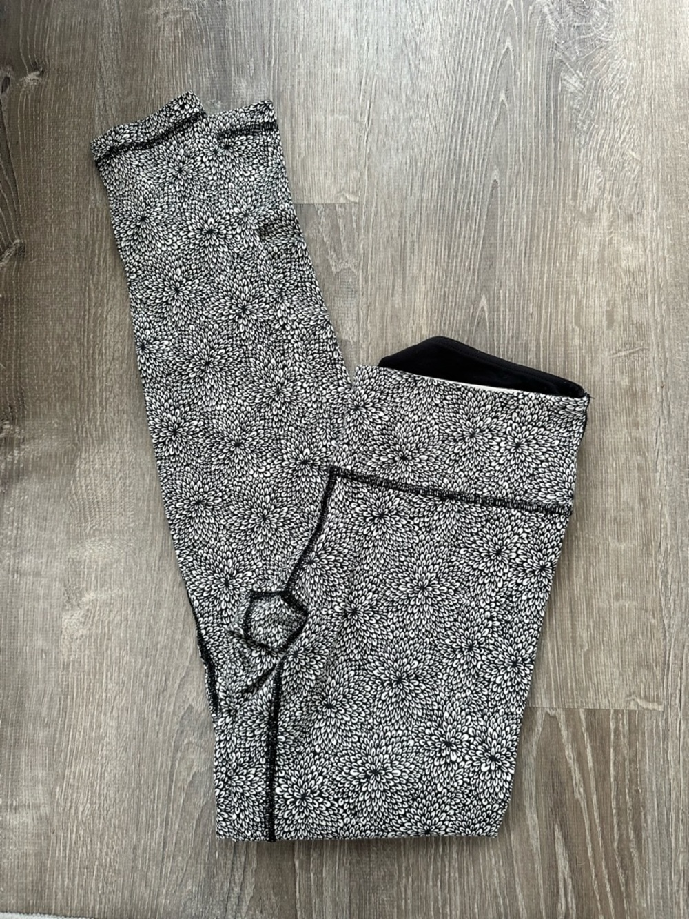 Lululemon leggings size 4